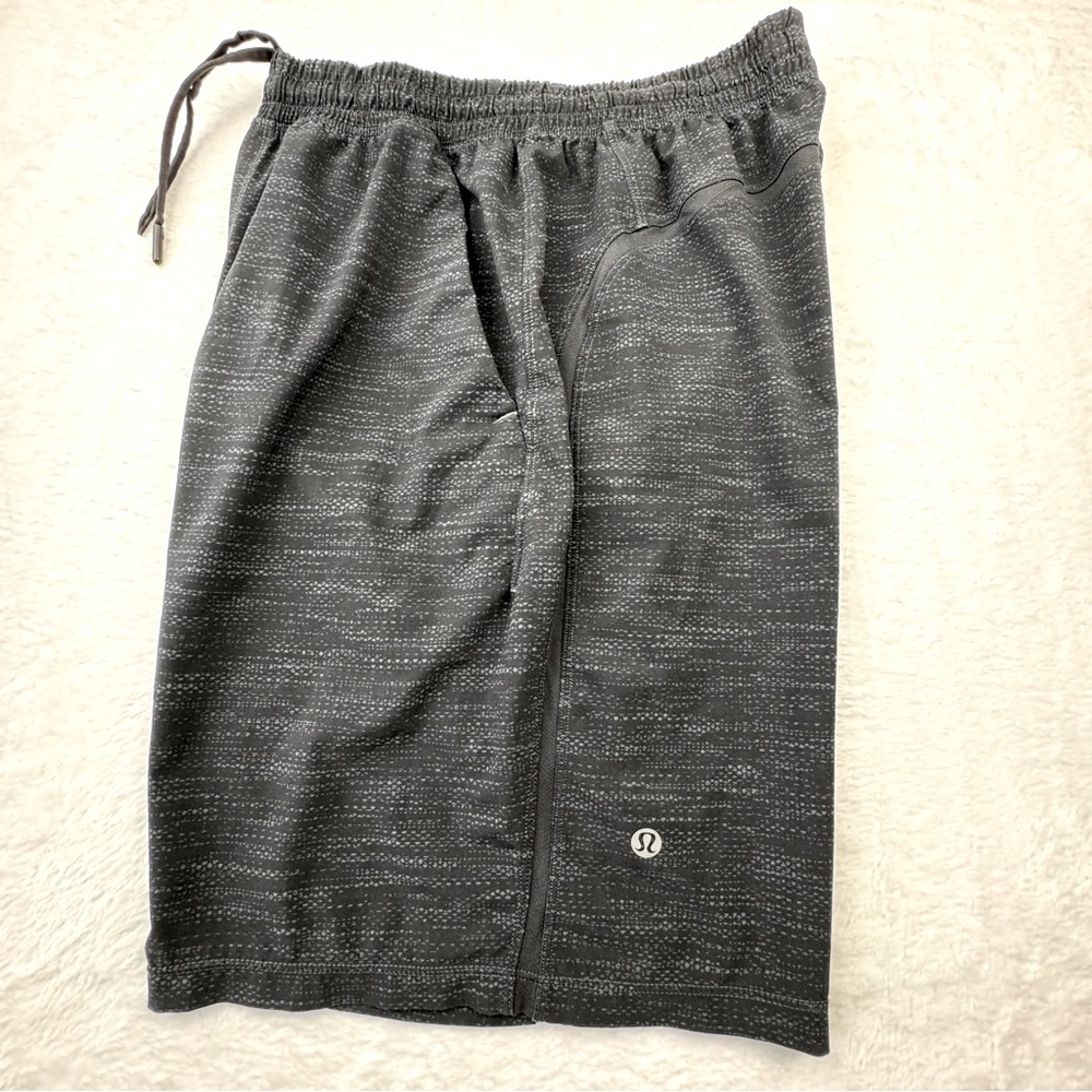 Lululemon Mens Shorts Gray Pace Breaker Pull On Stretch Athletic Gym Size S.